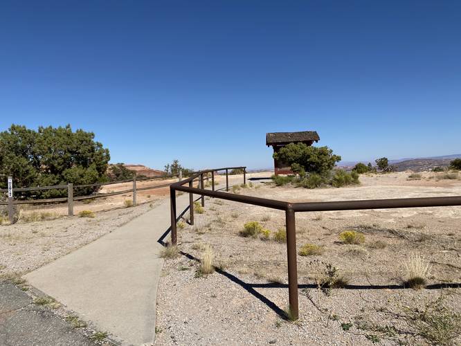 Plateau Viewpoint trailhead (universal access)