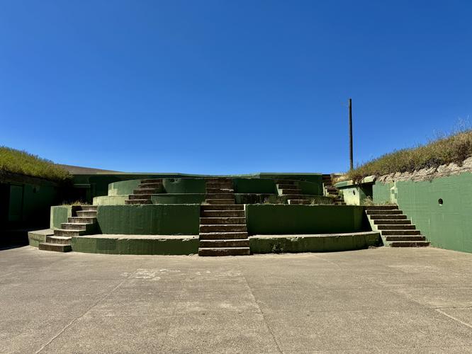 Abandoned gun mount of Battery Chamberlin