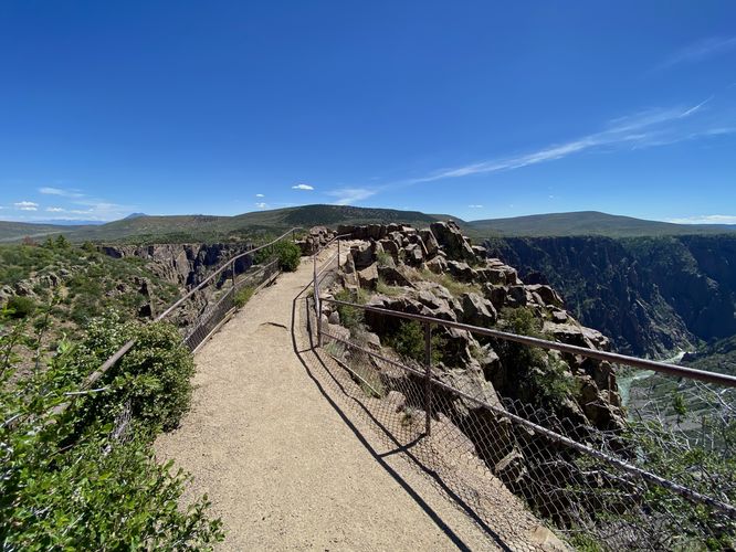 Trail leads out to Pulpit Rock