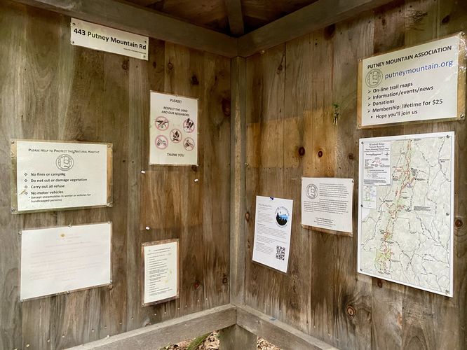 Putney Mountain trailhead info kiosk