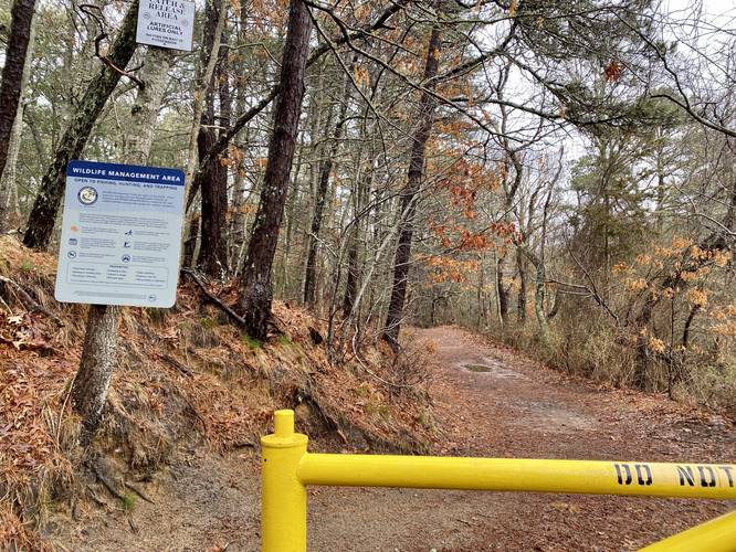 Quashnet River Trail trailhead