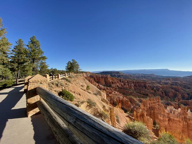 Hiking the Rim Trail at Bryce Canyon