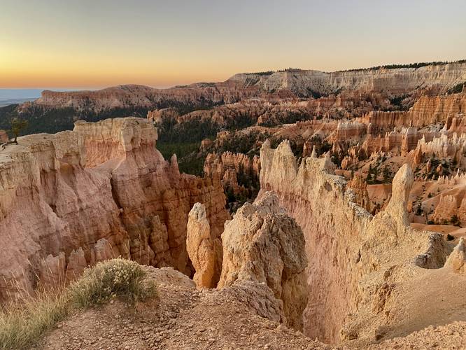 View into Bryce Canyon from the Queen's Garden Trail