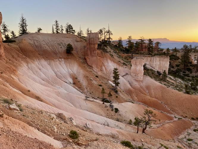 Unique hillside colors in Bryce Canyon