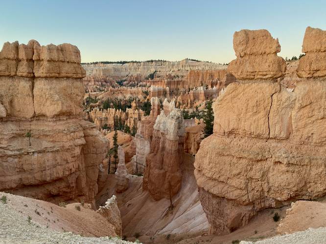 View of hoodoos at Bryce Canyon along the Queen's Garden Trail