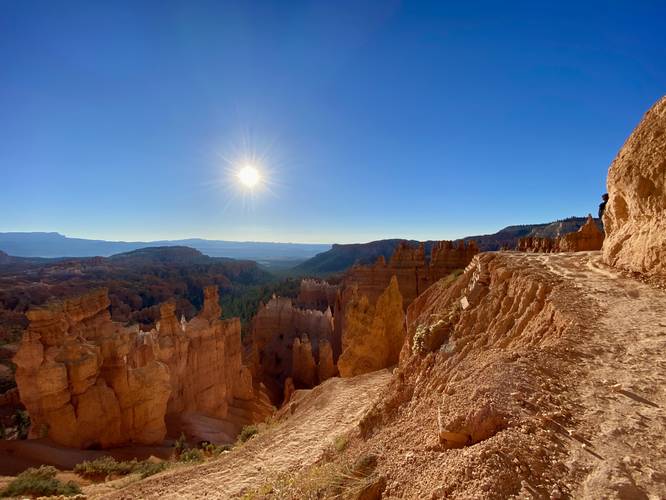 View into Bryce Canyon from the Navajo Loop