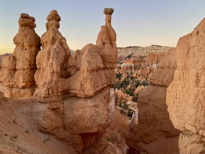 View of hoodoos at Bryce Canyon along the Queen's Garden Trail