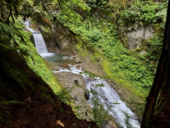 View of Lower Racehorse Falls