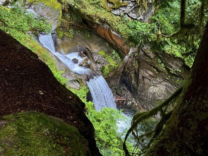 View of Racehorse Falls