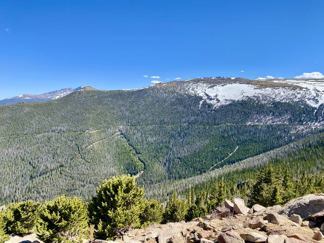 Sweeping views of Rocky Mountain National Park from Rainbow Curve Overlook