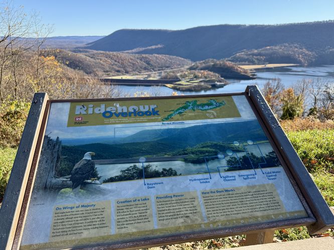 Ridenour Overlook info kiosk of Raystown Dam
