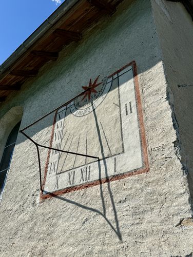 Sundial on the Burgkirche (castle church)