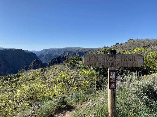 Northern trailhead sign for the Rim Rock Trail
