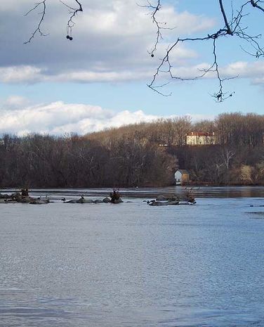 Default image for Riverbend Park Hike, a 3.5-mile trail in Great Falls, VA (US)