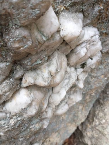 Close up of some of the rocks along the trail