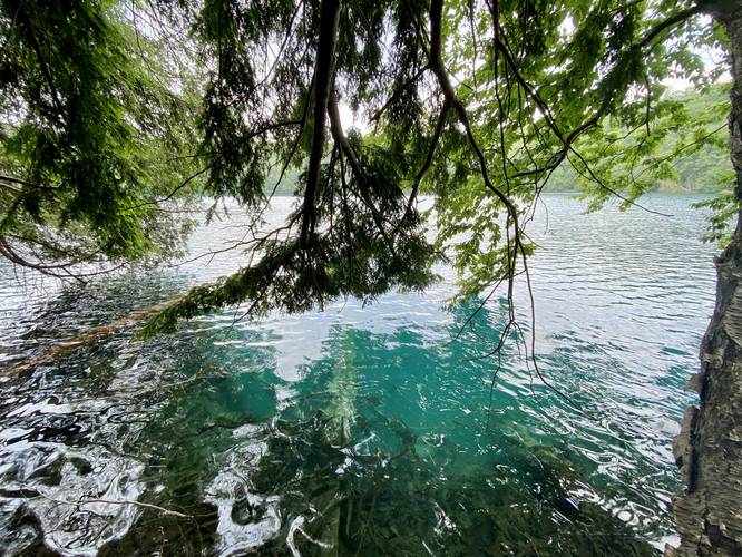 Turquoise waters of Round Lake