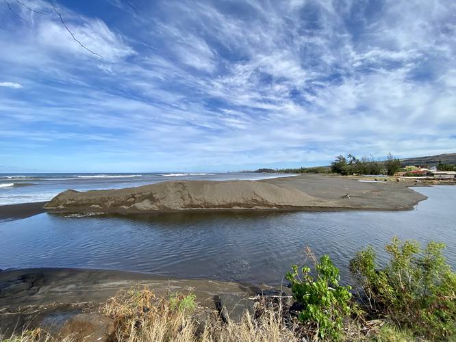 View of the mouth of the Waimea River