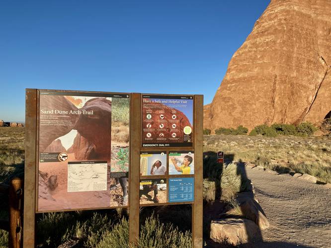 Sand Dune Arch Trail trailhead