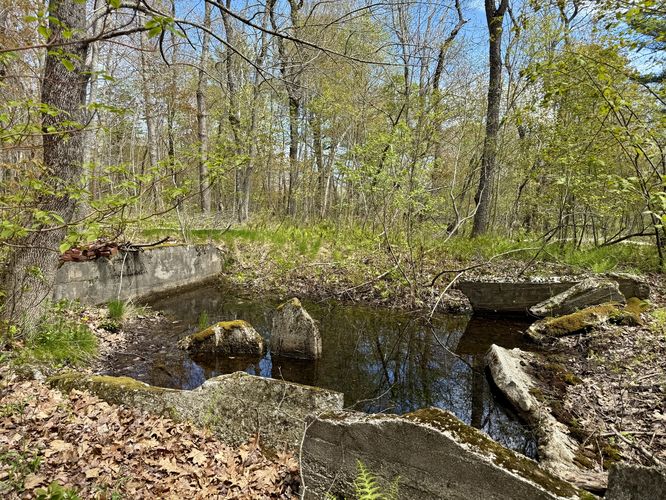 Concrete structure filled with water