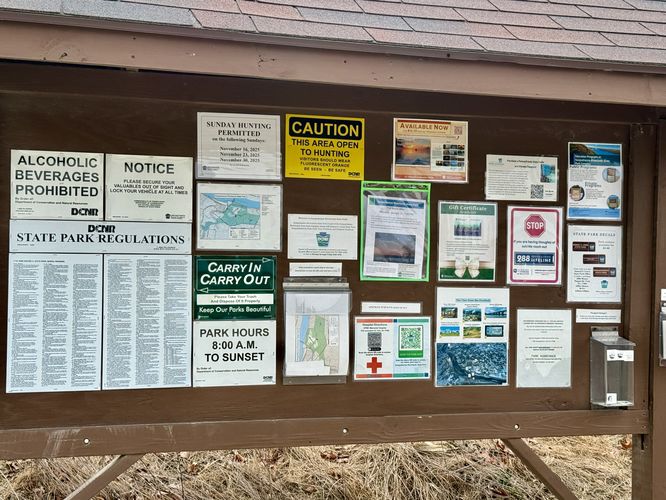 Trailhead kiosk at the Overlook Trail (Schull's Rock)
