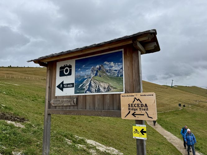 Turn to the summit of Monte Seceda