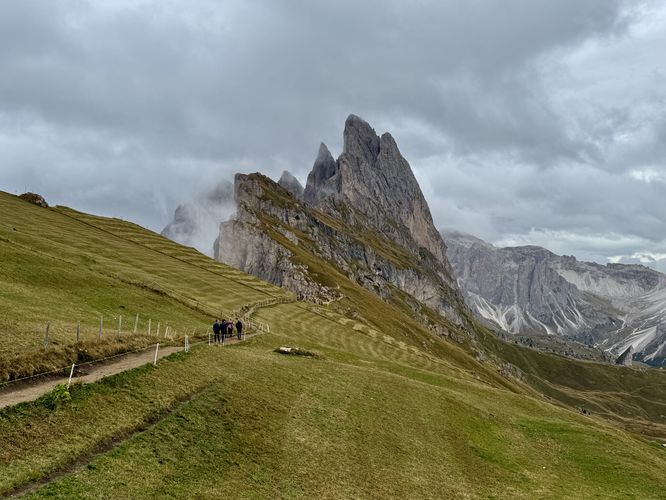 View along Seceda Ridge with hikers on their way toward the jagged peaks