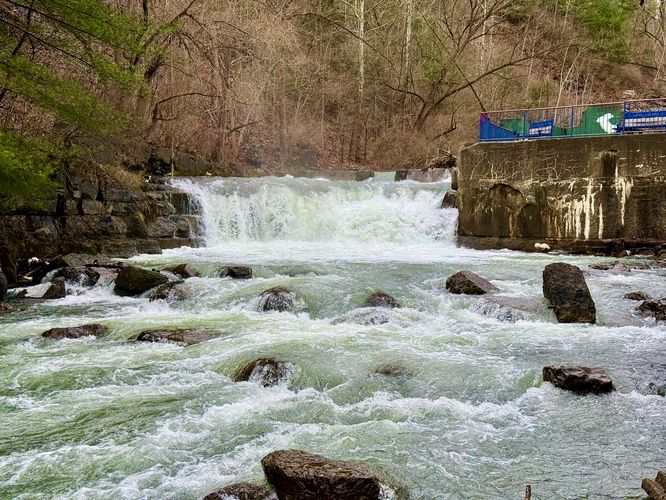 Downstream view of Cascade Mills Falls / Cascade Falls