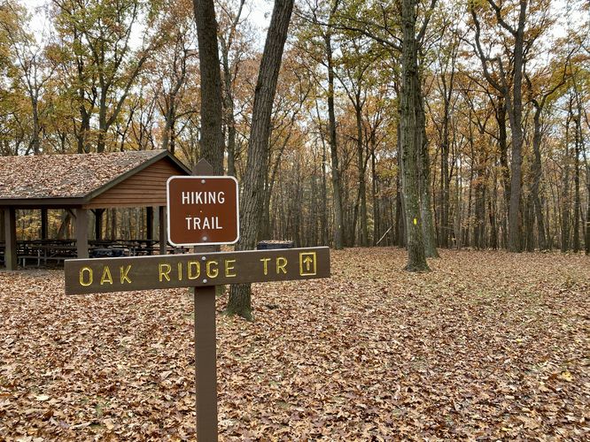 Oak Ridge Trail trailhead along the park entrance road
