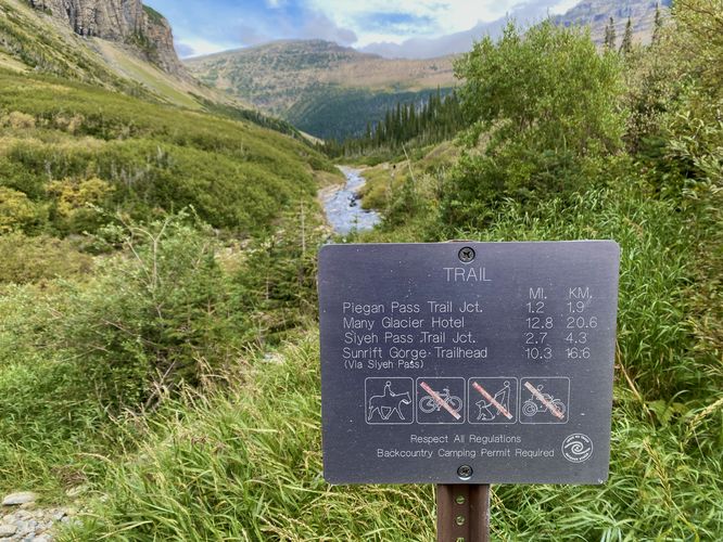 Trail sign at Siyeh Bend