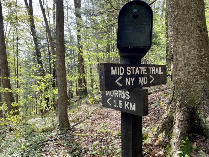 MST registry and Slide Hollow Trail trailhead
