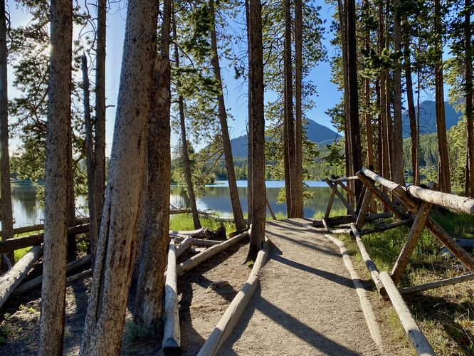 Hiking the Sprague Lake Trail