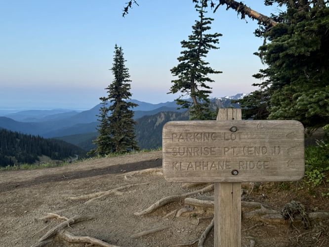 Trail junction for Sunrise Point