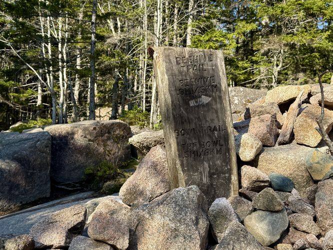 Turn for The Beehive Trail