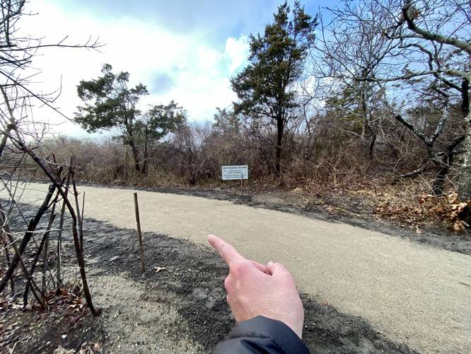 Left-hand turn onto main trail