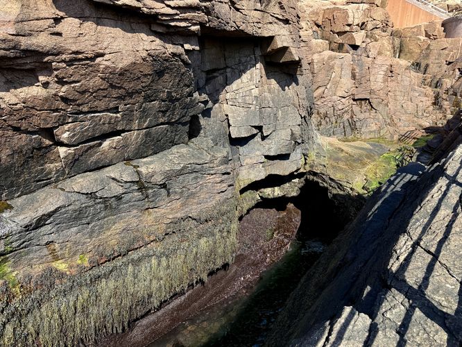 Thunder Hole chasm and its tunnel