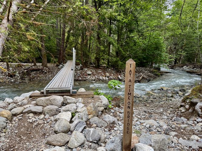 Footbridge over Colonial Creek (one-at-a-time)