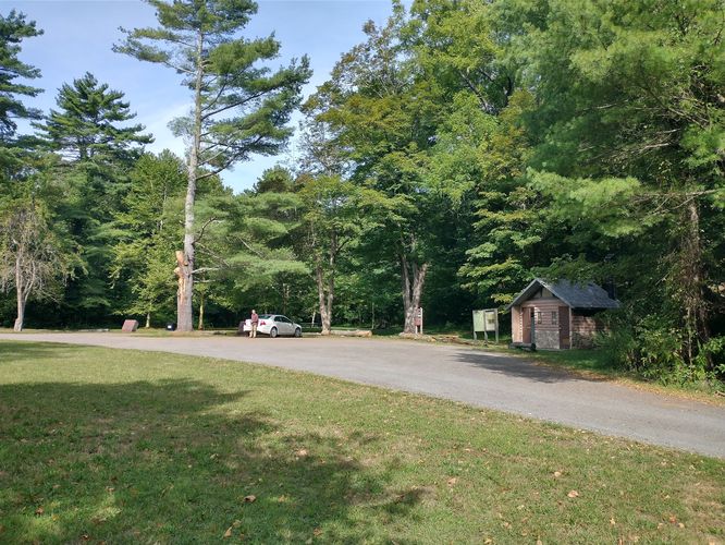 Parking lot with plenty of parking and hiker amenities 