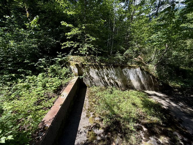 Dried-up waterfall spillway (in mid-June)