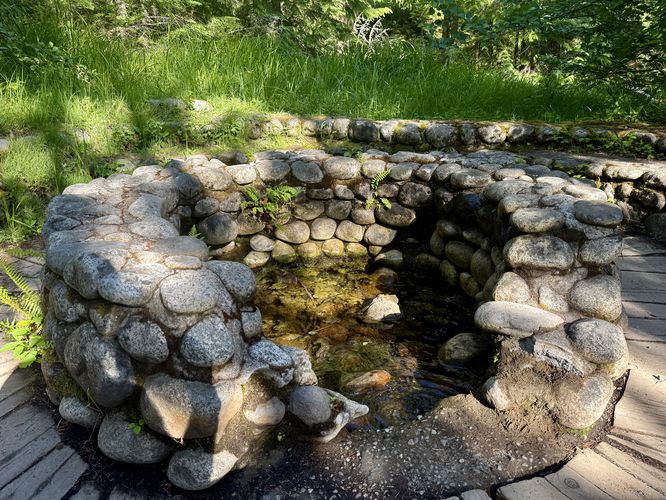 Mineral spring spa remnants