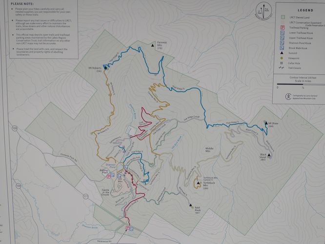 The map posted at the kiosk show a vast network of trails available to hike
