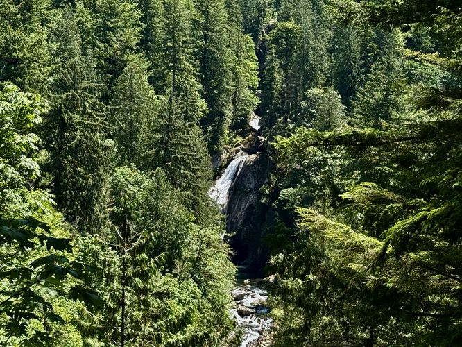Distant view of Lower Twin Falls