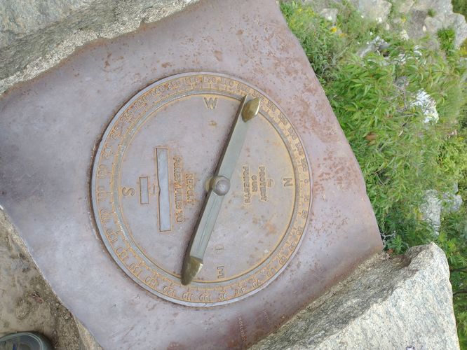 Look for the two metal information plaques that will help you know which mountain you are seeing