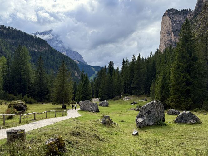 A view south toward the trailhead as Vallunga slowly climbs uphill