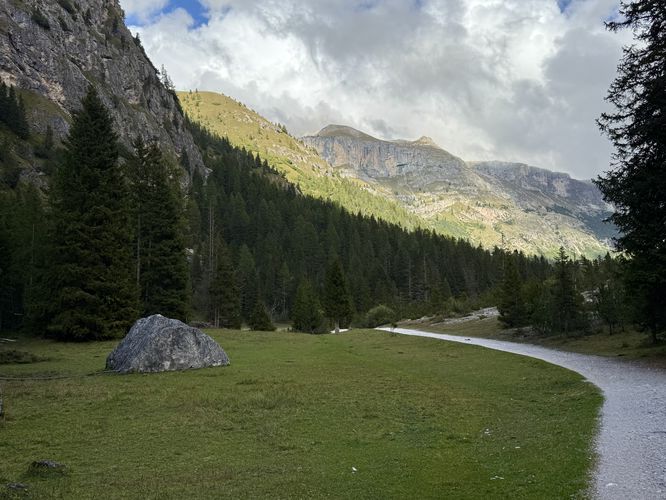 Further into the hike, the trail becomes less busy as it traverses the valley