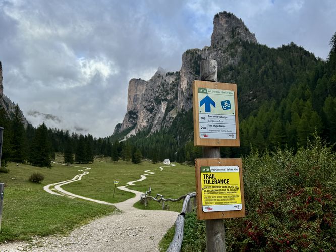 Biking and trail tolerance sign along Vallunga near the trailhead