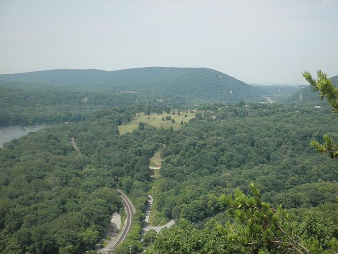 Default image for C&O Canal and Weverton Cliff Hike, a 8.7-mile trail in Harpers Ferry, WV (US)