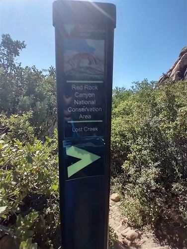 Trail marker for a side trip to Lost Creek