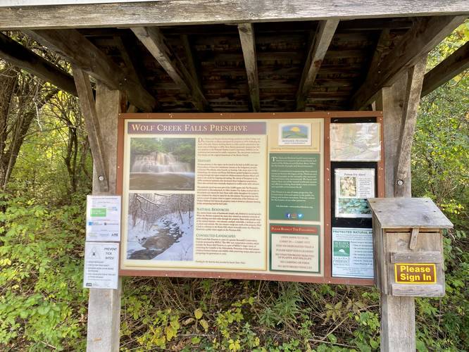 Trailhead kiosk, maps, sign-in